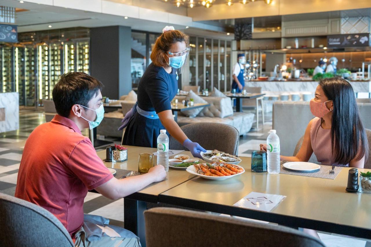 Novotel Chennai Sipcot Екстер'єр фото A restaurant in Vietnam reopening after COVID-19 lockdown