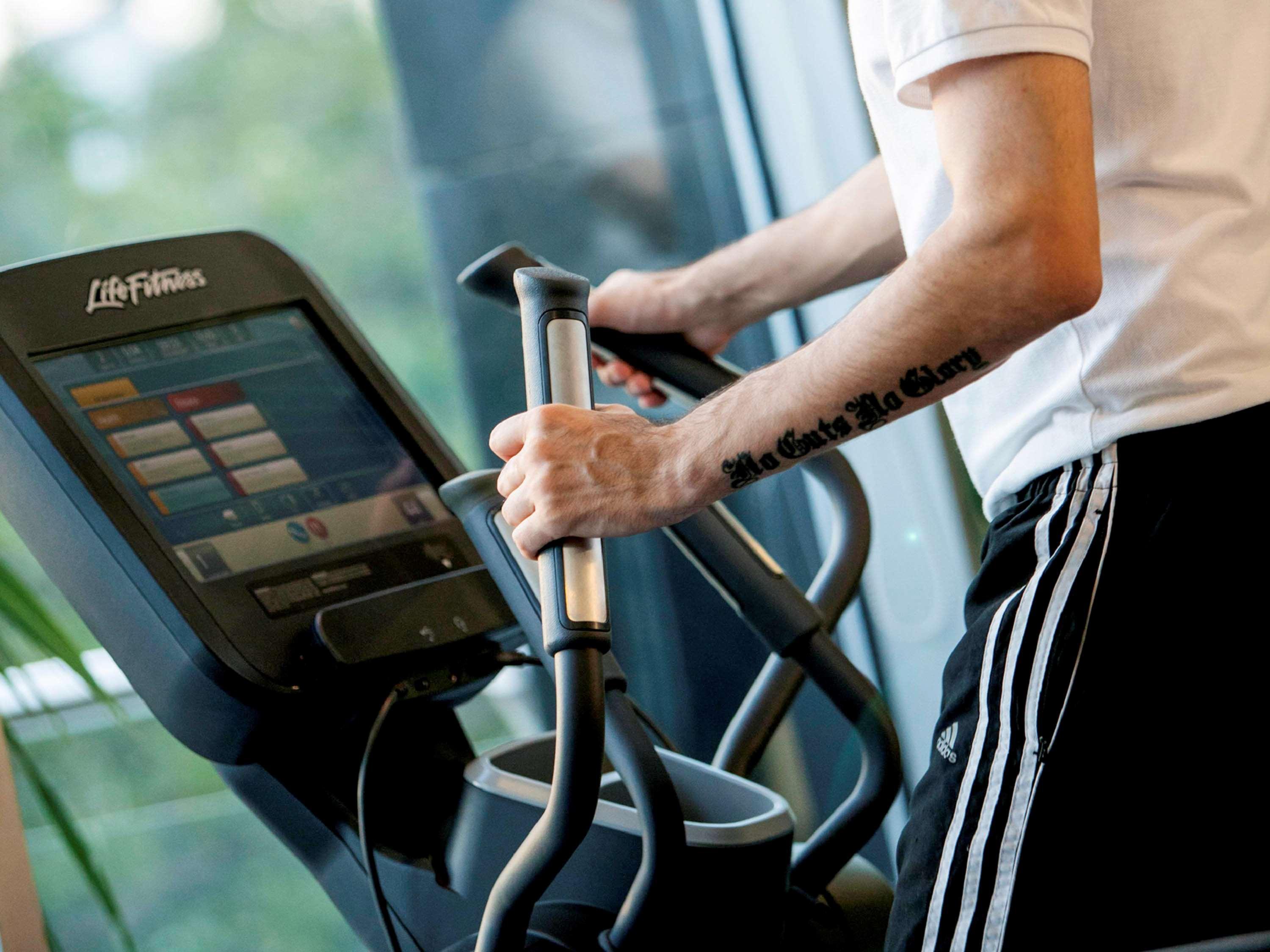 Novotel Chennai Sipcot Екстер'єр фото A cross trainer