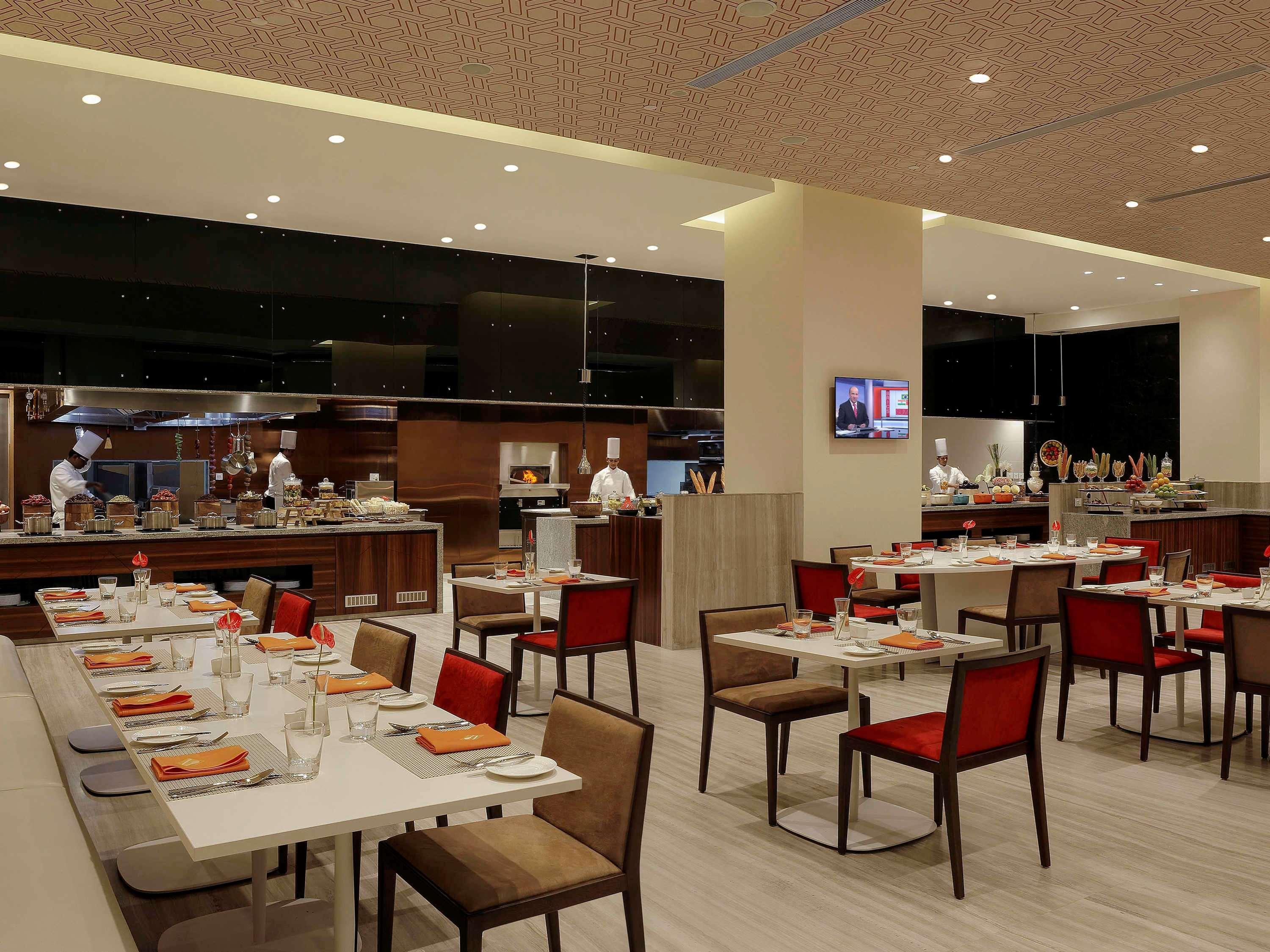 Novotel Chennai Sipcot Екстер'єр фото The restaurant