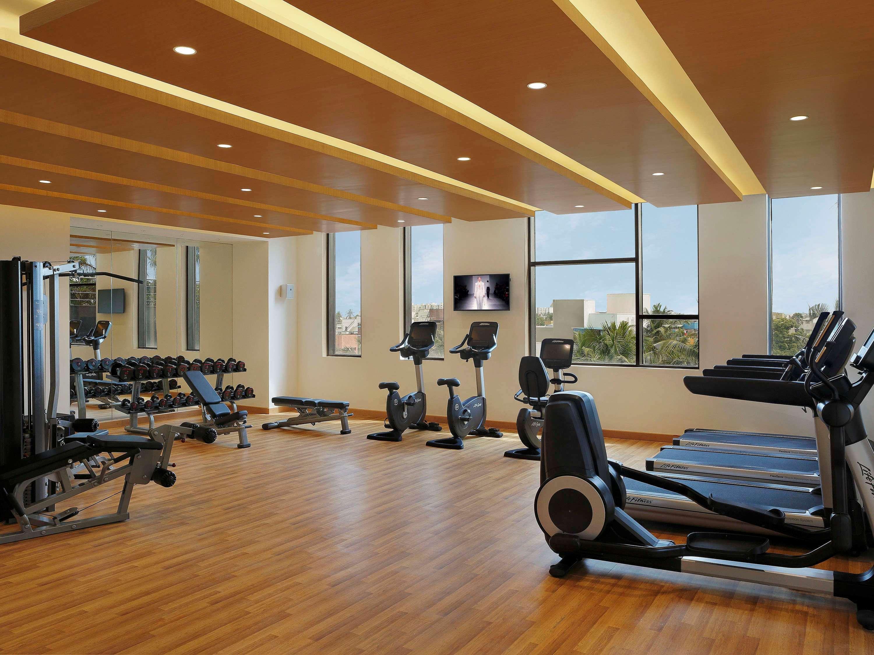 Novotel Chennai Sipcot Екстер'єр фото The gym at the hotel