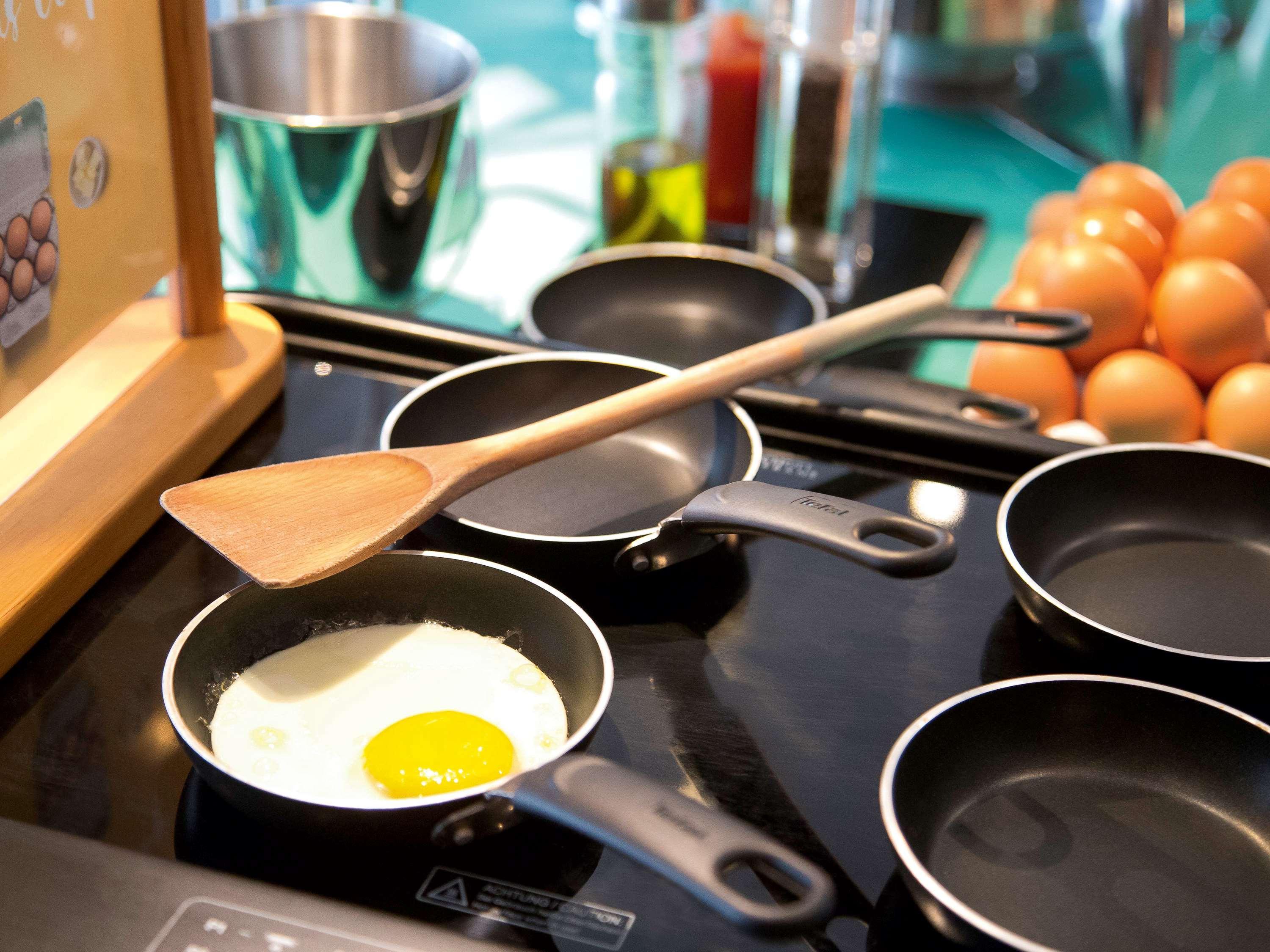 Novotel Chennai Sipcot Екстер'єр фото Non-stick frying pans