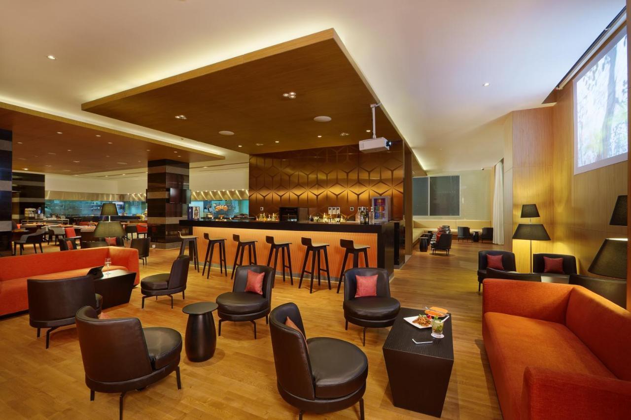 Novotel Chennai Sipcot Екстер'єр фото The lounge at KLIA