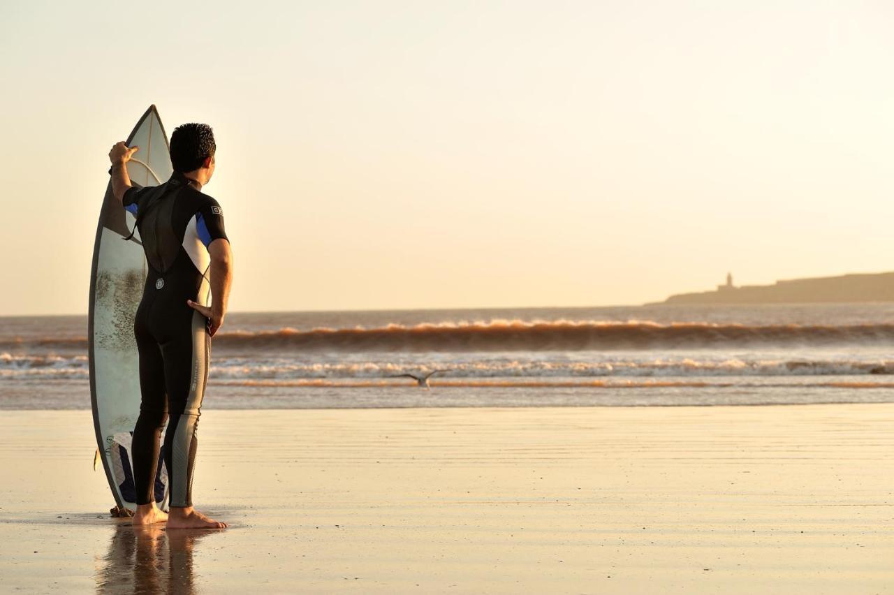 Novotel Chennai Sipcot Екстер'єр фото Surfer at the beach
