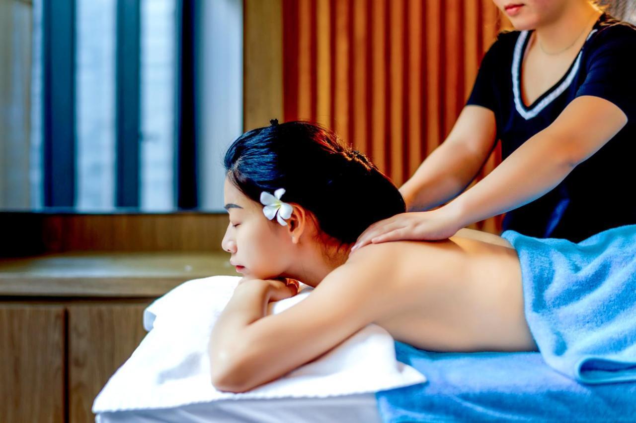 Novotel Chennai Sipcot Екстер'єр фото Thai massage